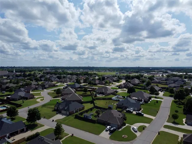 Photo 3 — 1611 Lady Lane Street, Shawnee, OK 74804