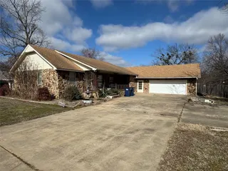Sold home at 928 Van Drive