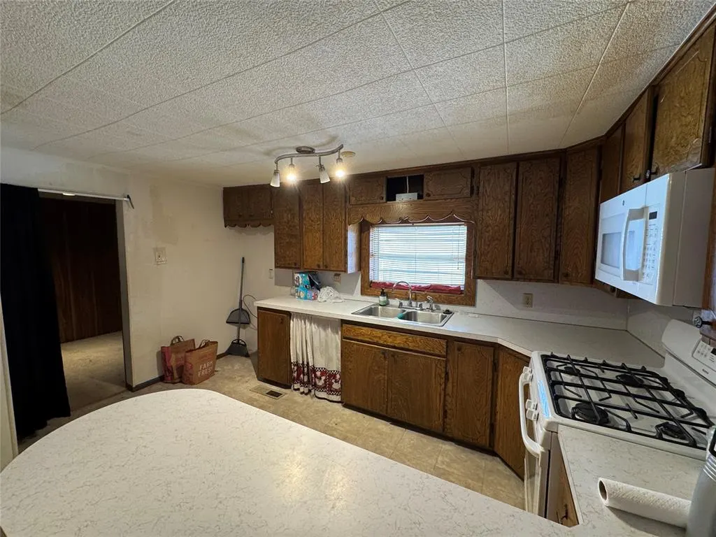 Photo 5 — 928 Van Drive, Seminole, OK 74868