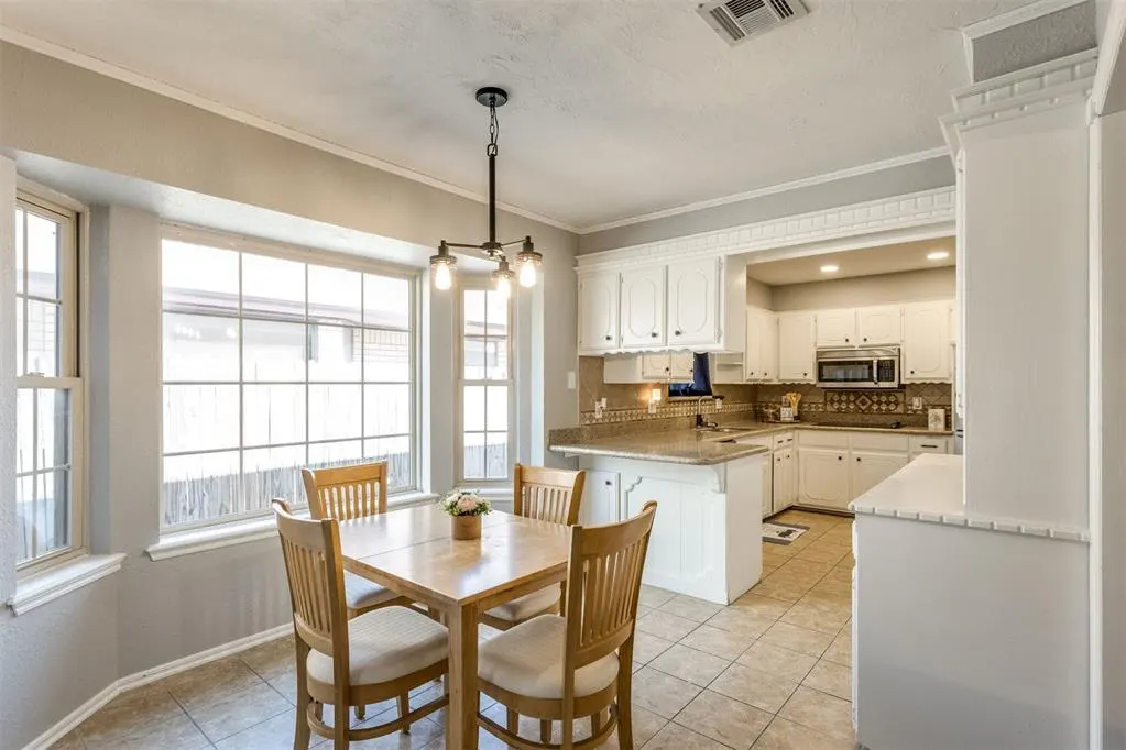 Photo 7 — 6013 Greenview Drive, Oklahoma City, OK 73135