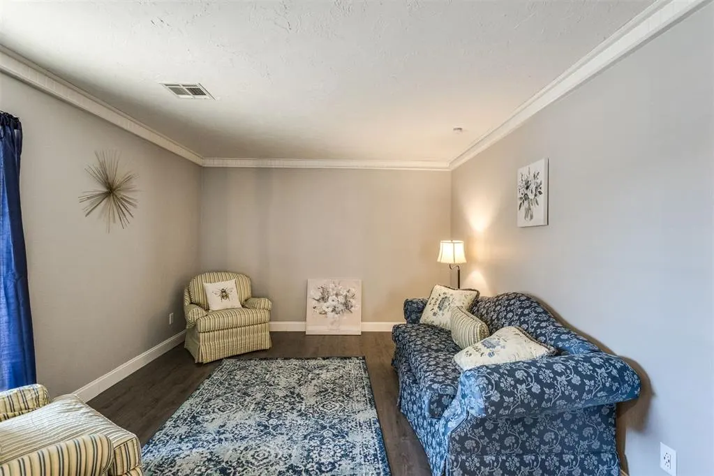 Photo 10 — 6013 Greenview Drive, Oklahoma City, OK 73135