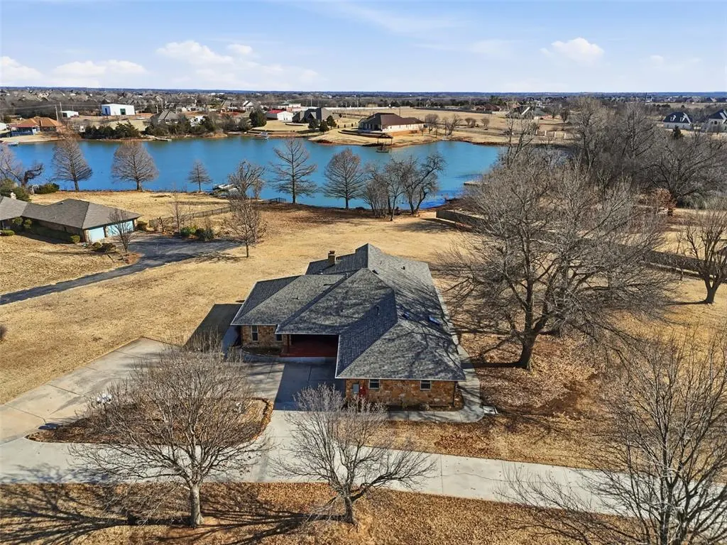 Front exterior — 3114 Sooner Lake Circle, Moore, OK 73165