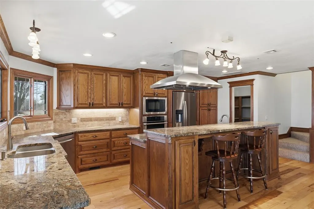 Photo 2 — 3114 Sooner Lake Circle, Moore, OK 73165
