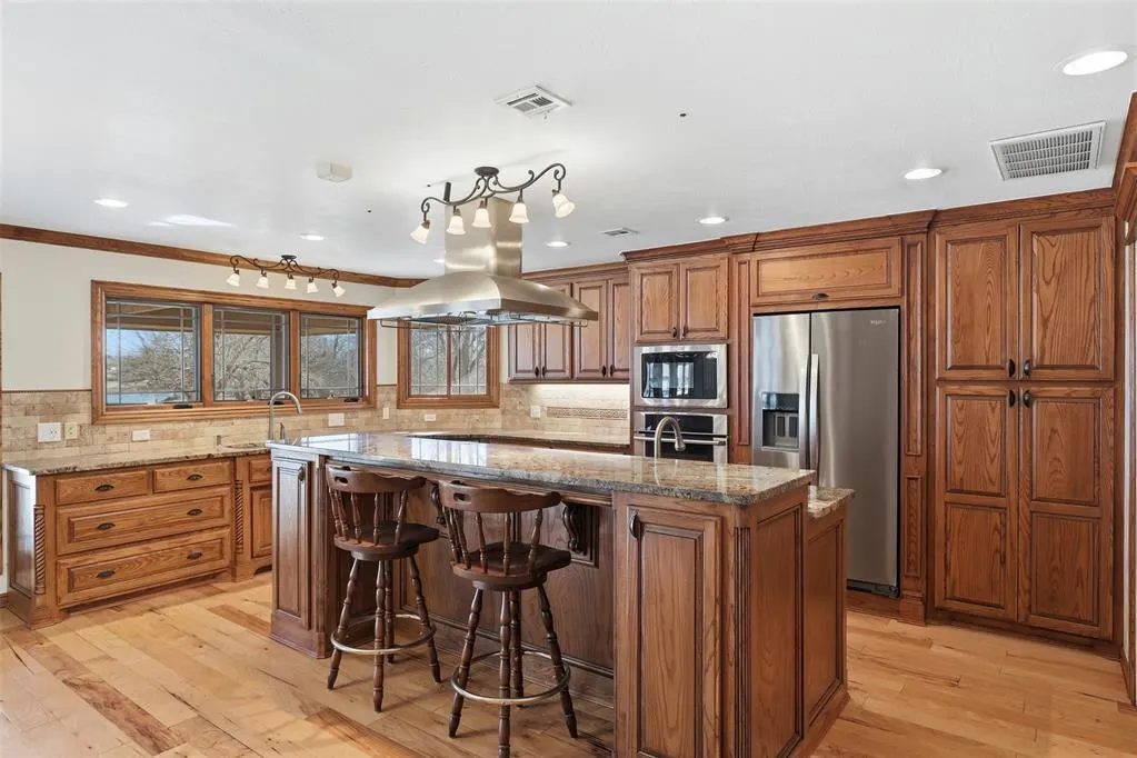 Photo 7 — 3114 Sooner Lake Circle, Moore, OK 73165