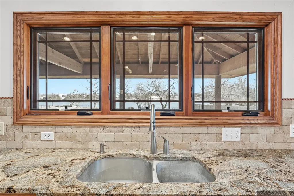 Photo 8 — 3114 Sooner Lake Circle, Moore, OK 73165