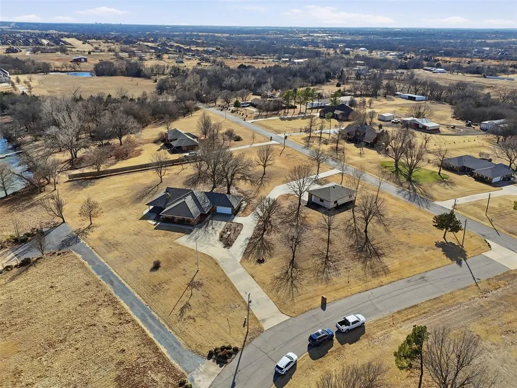 Photo 16 — 3114 Sooner Lake Circle, Moore, OK 73165