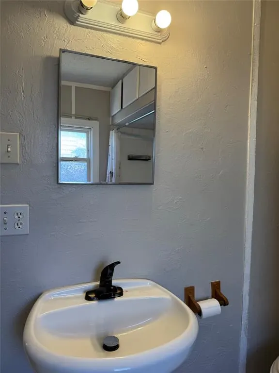 Photo 8 — 6812 NW 37th Avenue, Bethany, OK 73008