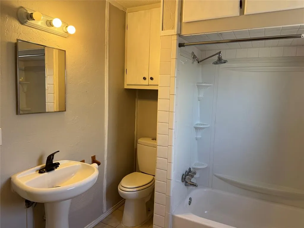 Photo 9 — 6812 NW 37th Avenue, Bethany, OK 73008