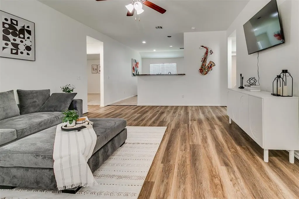Photo 2 — 8509 SW 49th Circle, Oklahoma City, OK 73179