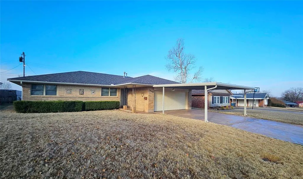 Photo 2 — 1008 W Silver Meadow Drive, Midwest City, OK 73110