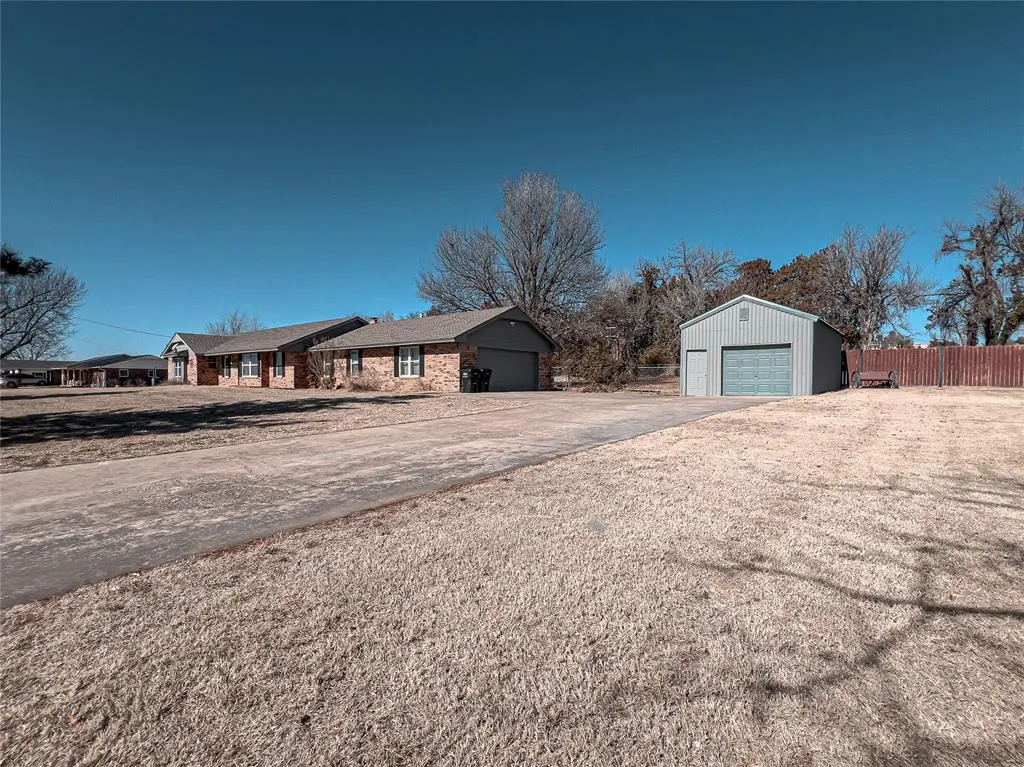 Photo 4 — 809 W Fastrunner Road, Fort Cobb, OK 73038