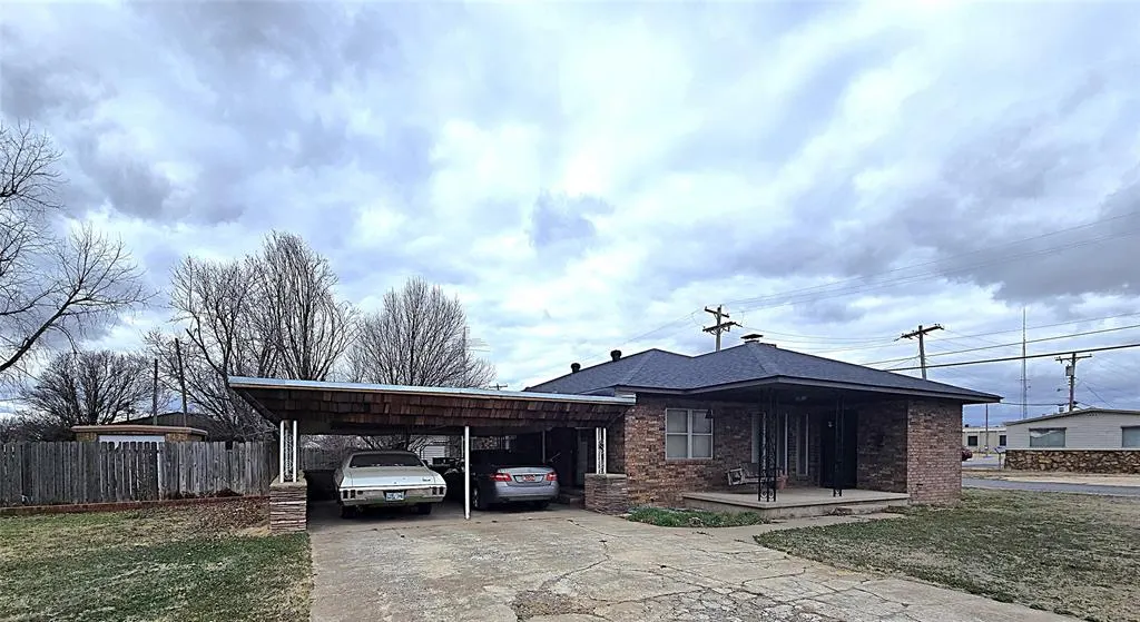 Front exterior — 419 N Harmon Avenue, Watonga, OK 73772
