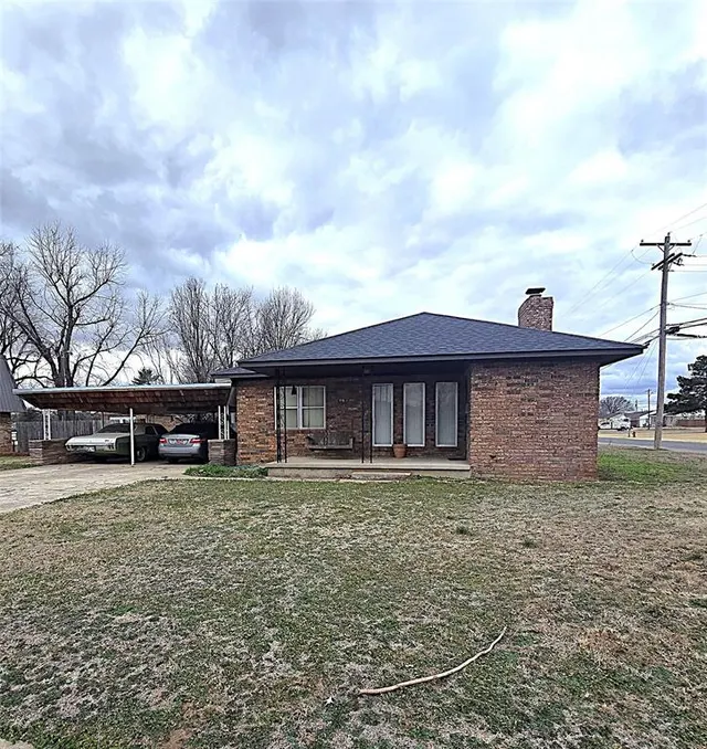 Photo 2 — 419 N Harmon Avenue, Watonga, OK 73772