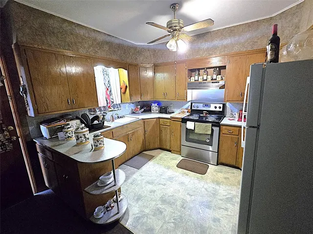 Photo 4 — 419 N Harmon Avenue, Watonga, OK 73772