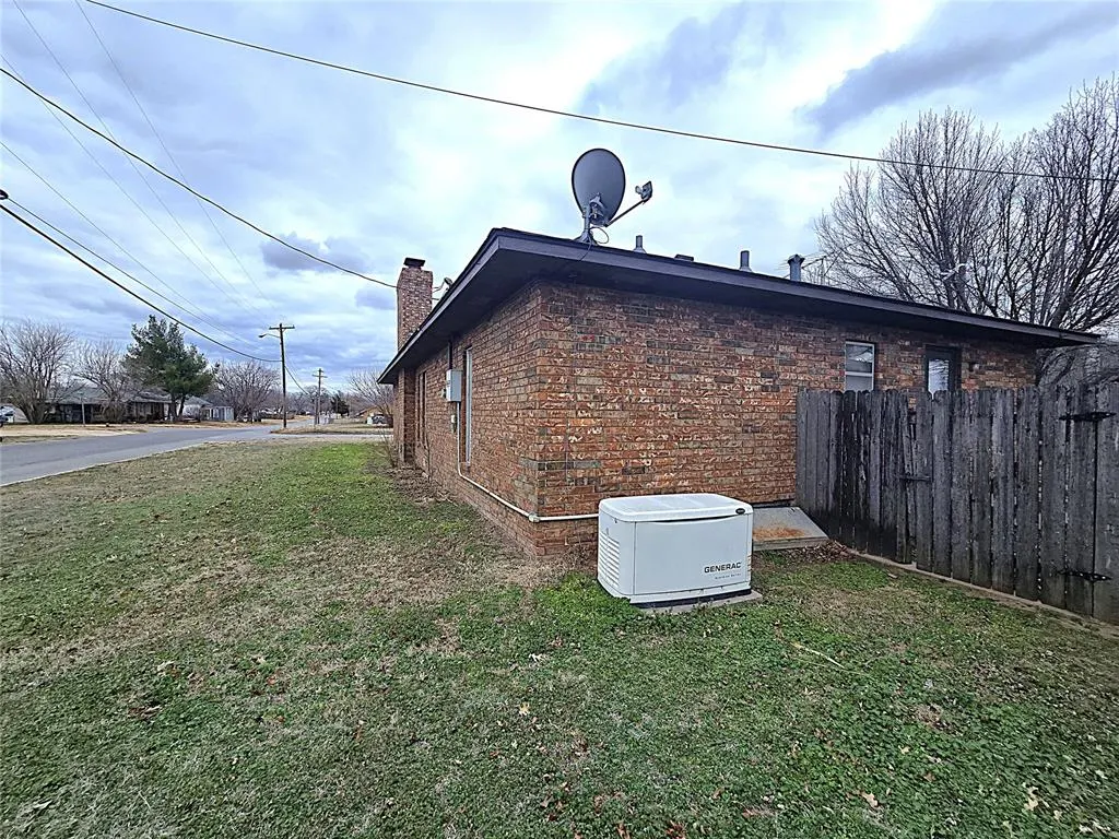 Photo 10 — 419 N Harmon Avenue, Watonga, OK 73772