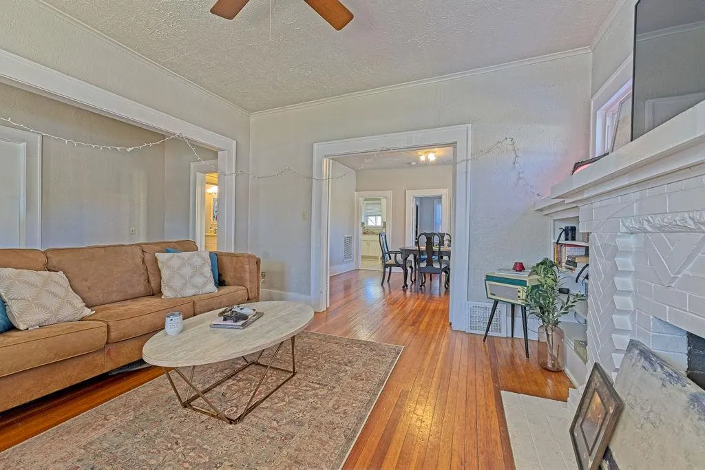 Photo 7 — 402 College Avenue, Norman, OK 73069