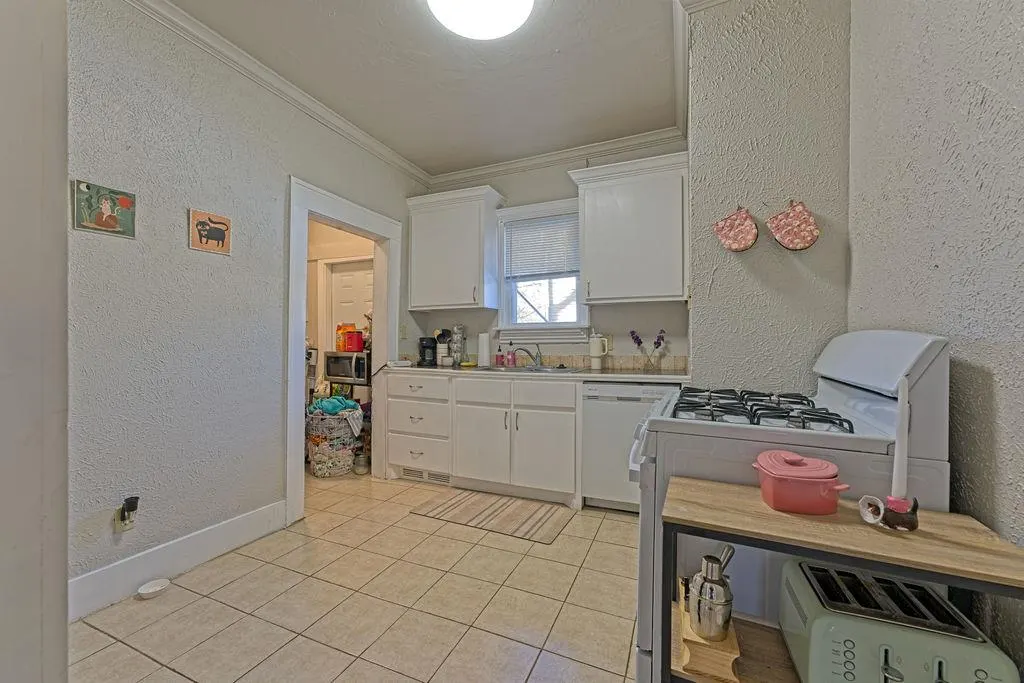 Photo 10 — 402 College Avenue, Norman, OK 73069