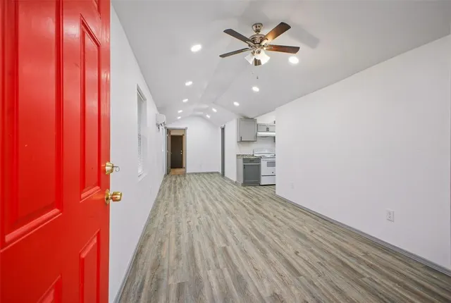 Photo 2 — 713 SE 10th Street, Oklahoma City, OK 73129