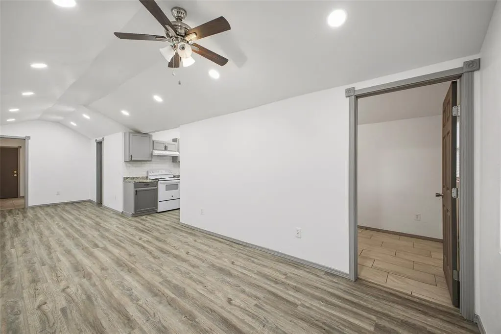 Photo 3 — 713 SE 10th Street, Oklahoma City, OK 73129