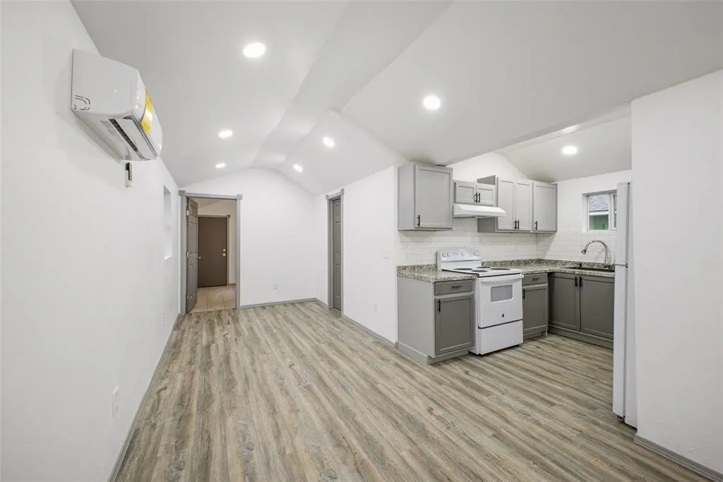 Photo 4 — 713 SE 10th Street, Oklahoma City, OK 73129