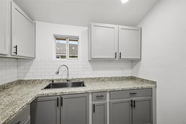 Photo 8 — 713 SE 10th Street, Oklahoma City, OK 73129