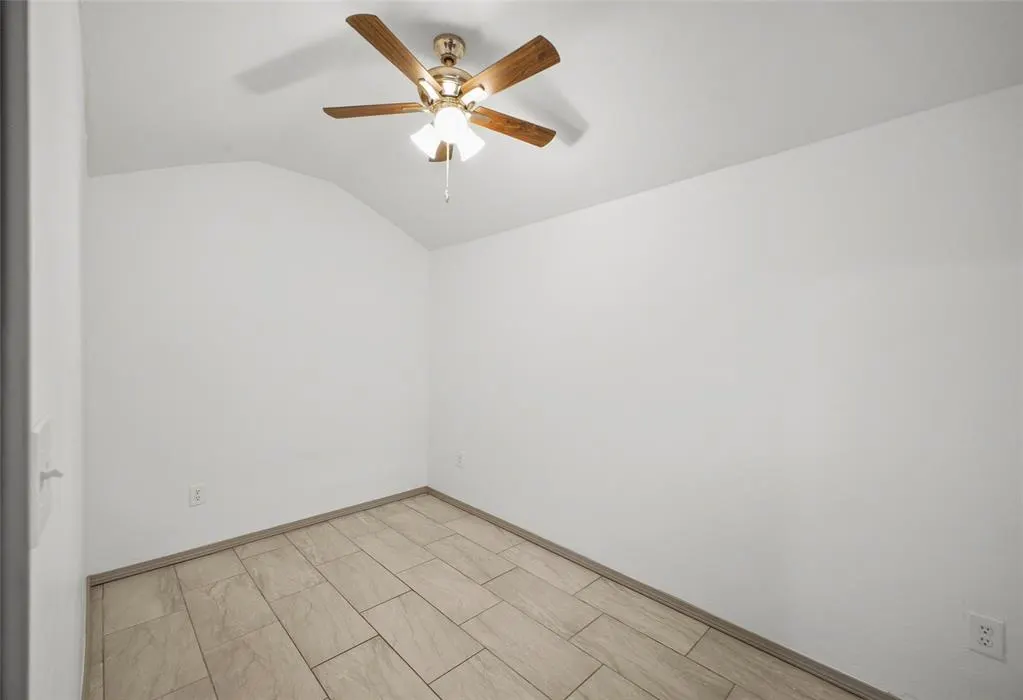 Photo 10 — 713 SE 10th Street, Oklahoma City, OK 73129