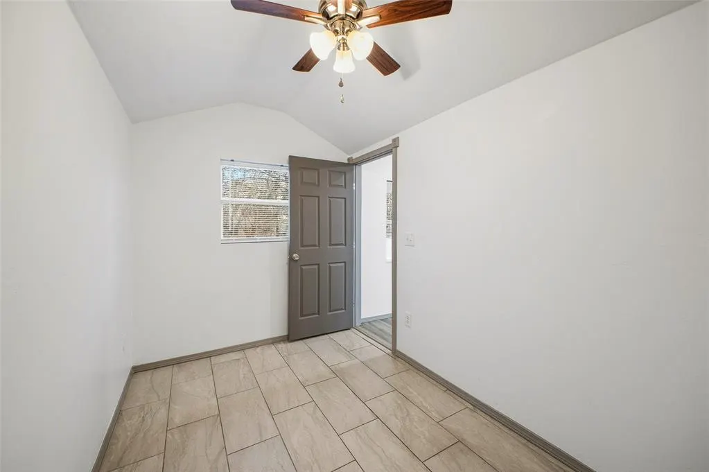 Photo 11 — 713 SE 10th Street, Oklahoma City, OK 73129
