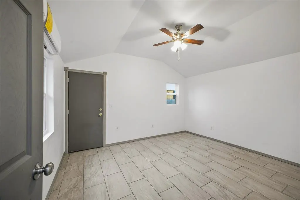 Photo 15 — 713 SE 10th Street, Oklahoma City, OK 73129