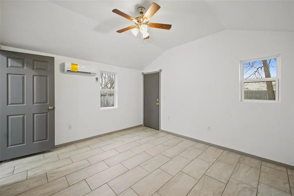 Photo 16 — 713 SE 10th Street, Oklahoma City, OK 73129