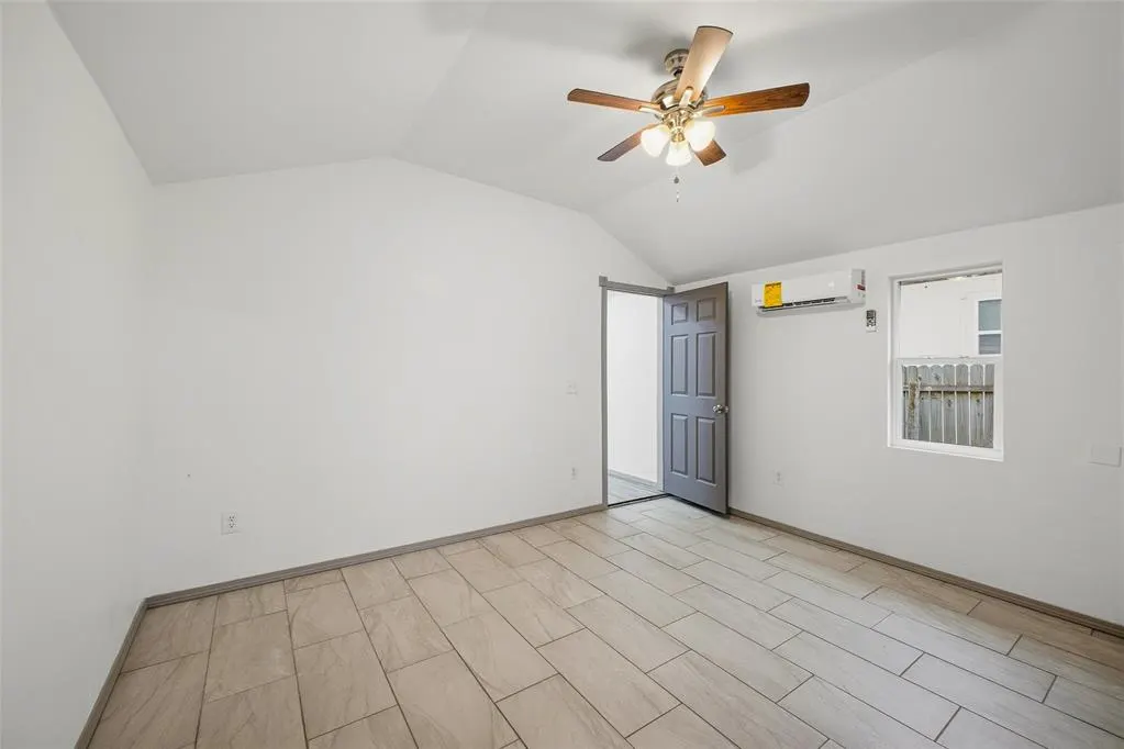 Photo 17 — 713 SE 10th Street, Oklahoma City, OK 73129