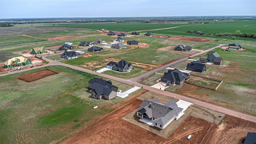 Photo 2 — 2340 Hawks Haven Drive, Guthrie, OK 73044