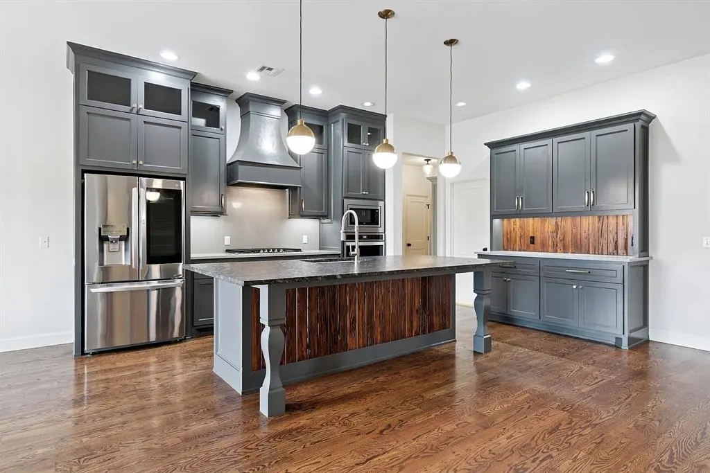 Photo 2 — 4301 NW 154th Place, Edmond, OK 73013