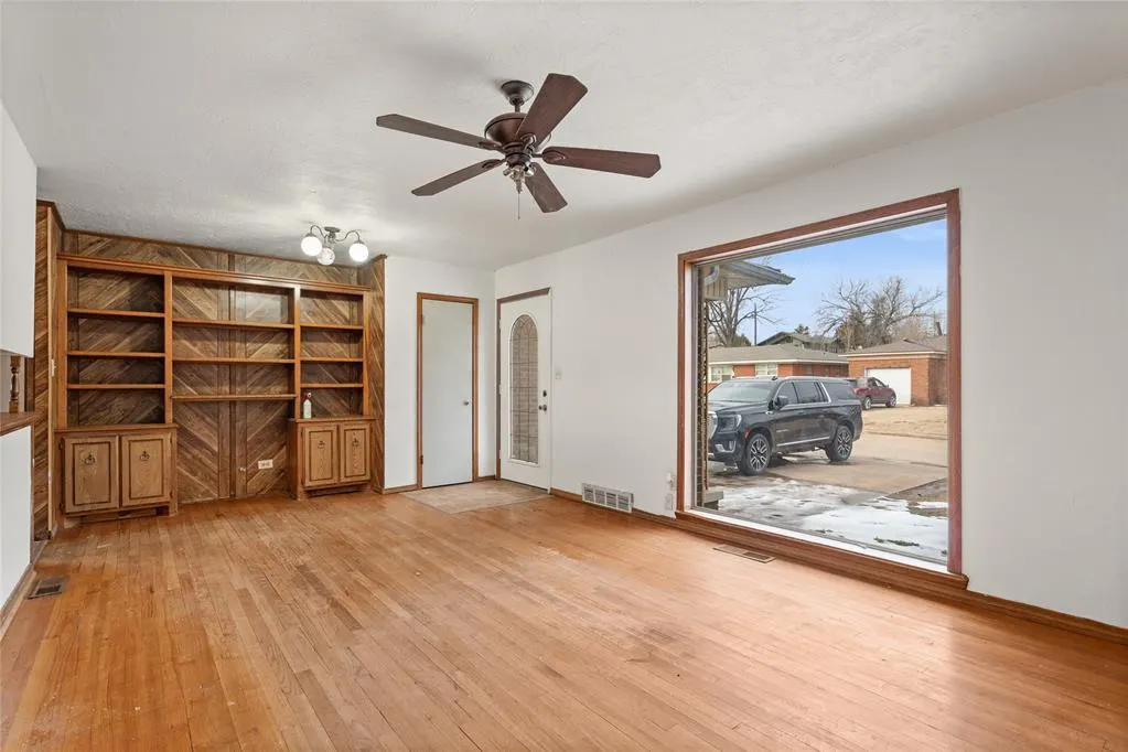 Photo 4 — 711 Cinmac Street, Lindsay, OK 73052