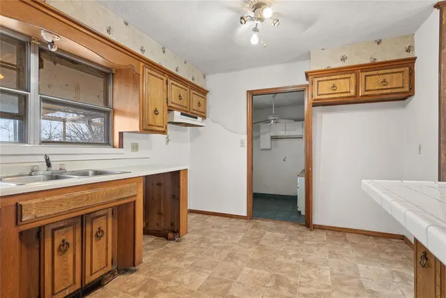Photo 8 — 711 Cinmac Street, Lindsay, OK 73052