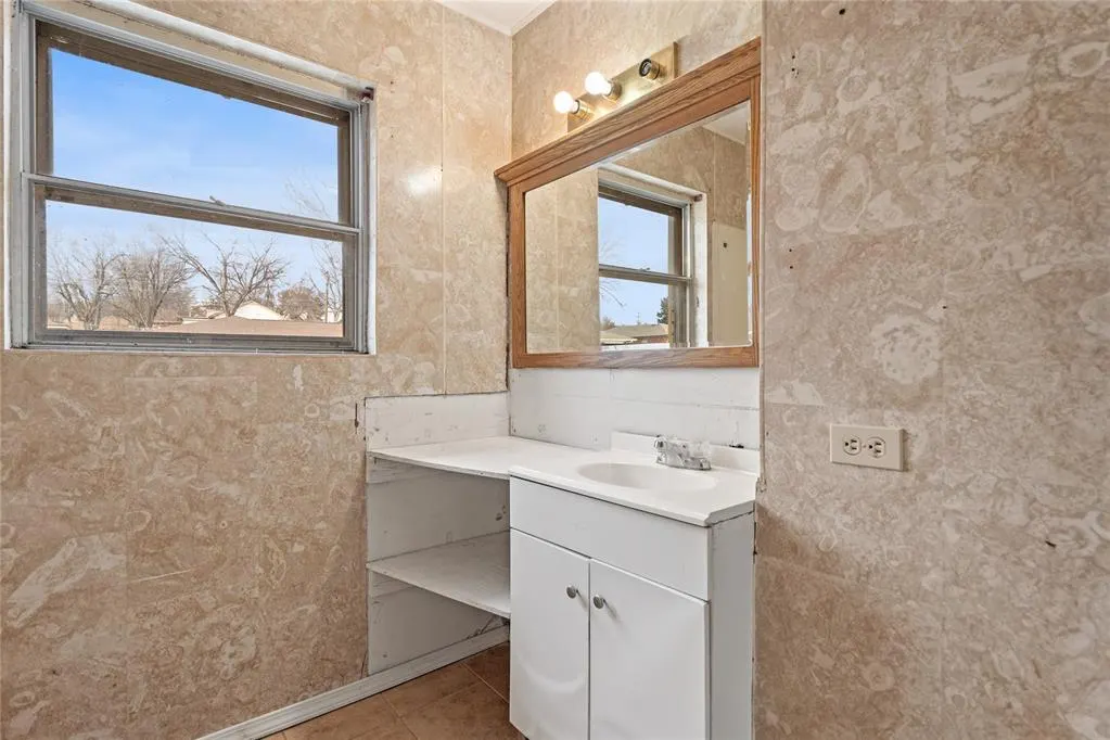 Photo 18 — 711 Cinmac Street, Lindsay, OK 73052