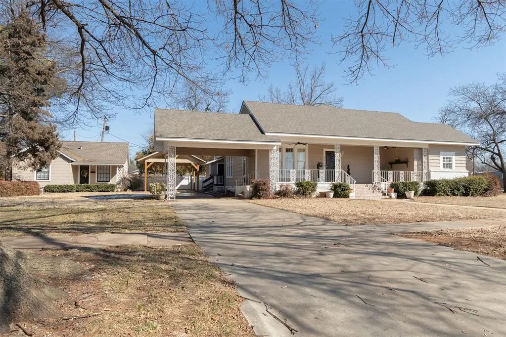 Front exterior — 804 N Willow Street, Pauls Valley, OK 73075