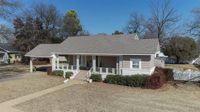 Photo 3 — 804 N Willow Street, Pauls Valley, OK 73075