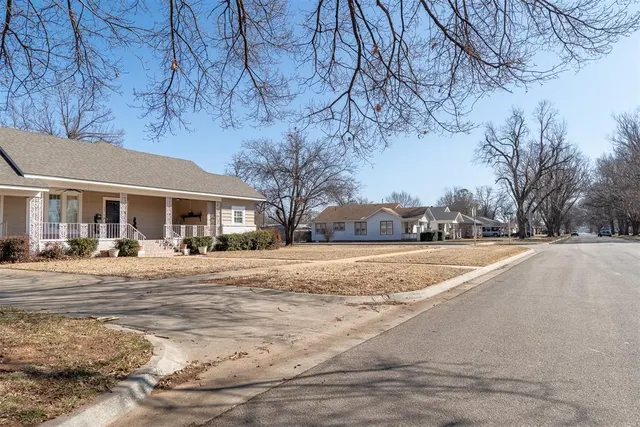 Photo 4 — 804 N Willow Street, Pauls Valley, OK 73075
