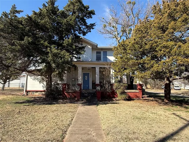 Front exterior — 1702 S 8th Street, Chickasha, OK 73018