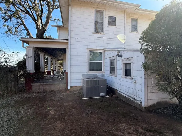 Photo 4 — 1702 S 8th Street, Chickasha, OK 73018