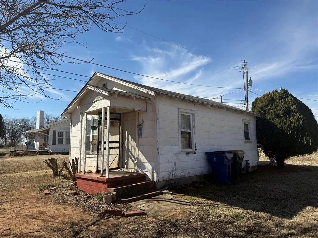 Photo 38 — 1702 S 8th Street, Chickasha, OK 73018