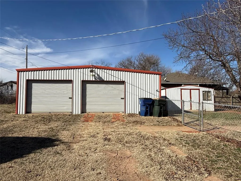 Photo 39 — 1702 S 8th Street, Chickasha, OK 73018