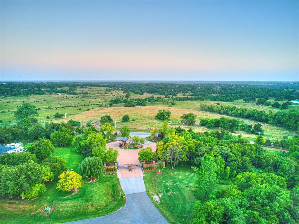 Photo 13 — 5917 Harper Creek Trail, Edmond, OK 73034