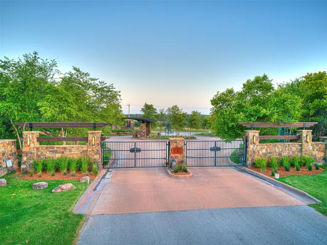 Photo 2 — 6649 James Creek Trail, Edmond, OK 73034