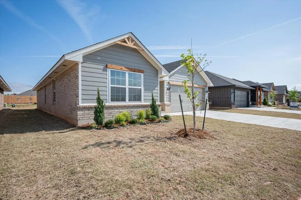 Photo 2 — 10649 SW 18th Street, Yukon, OK 73099