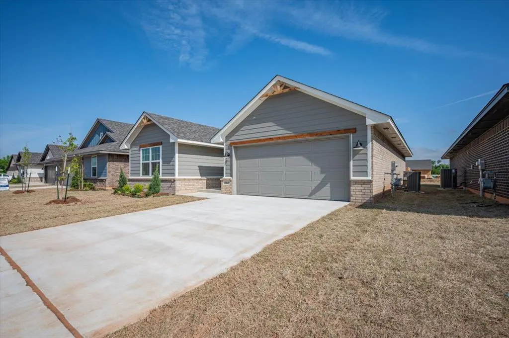 Photo 3 — 10649 SW 18th Street, Yukon, OK 73099