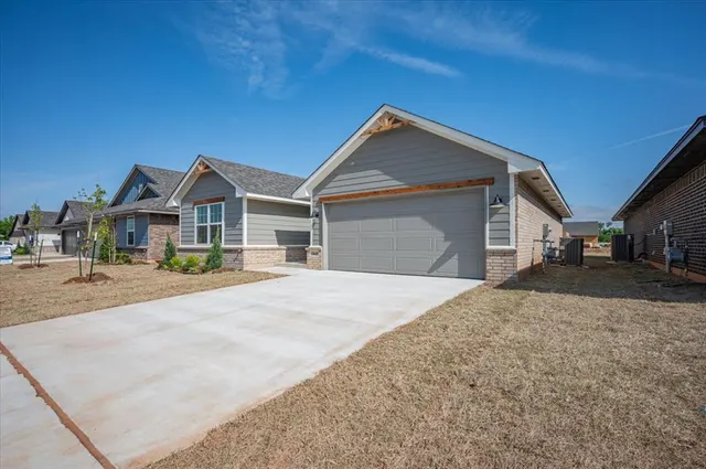 Photo 3 — 10649 SW 18th Street, Yukon, OK 73099