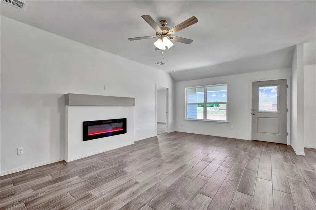 Photo 7 — 10649 SW 18th Street, Yukon, OK 73099