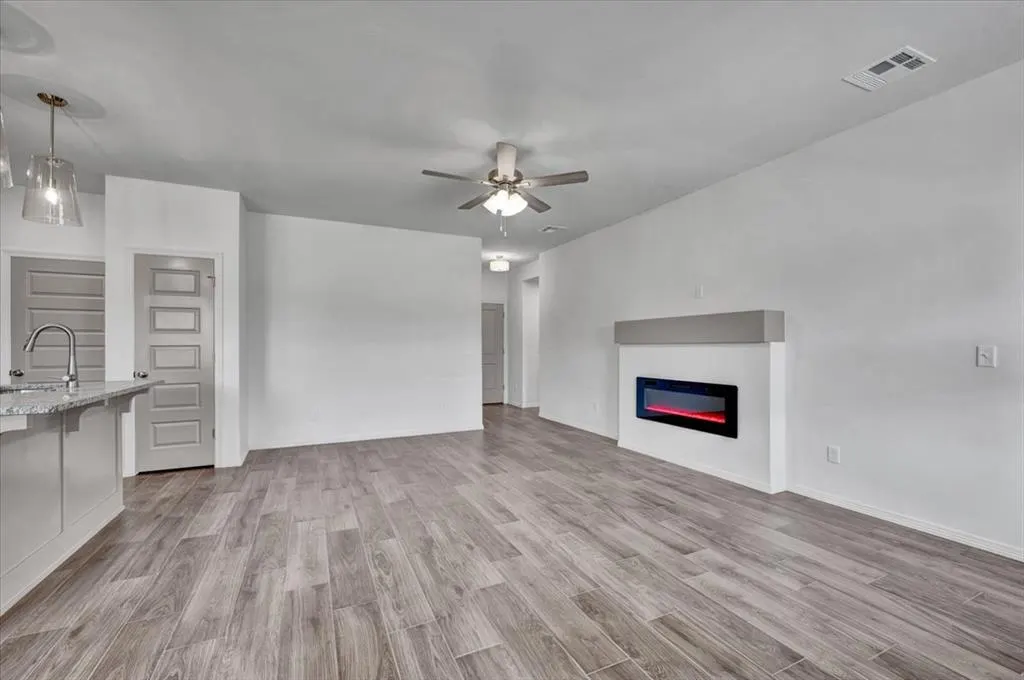 Photo 8 — 10649 SW 18th Street, Yukon, OK 73099