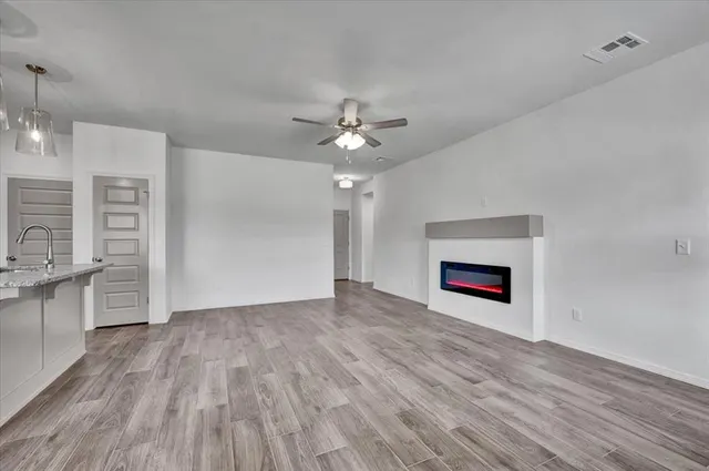 Photo 8 — 10649 SW 18th Street, Yukon, OK 73099